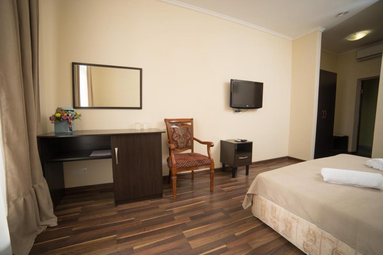 Alex Hotel Odessa Exterior photo